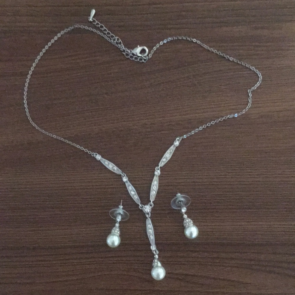 Pearl & Rhinestone Earring & Necklace Set
